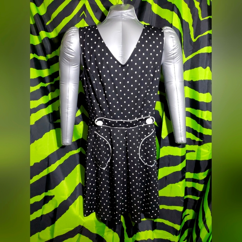 Smak Parlour black and white polka dot dress. With front pockets! XL. NWT